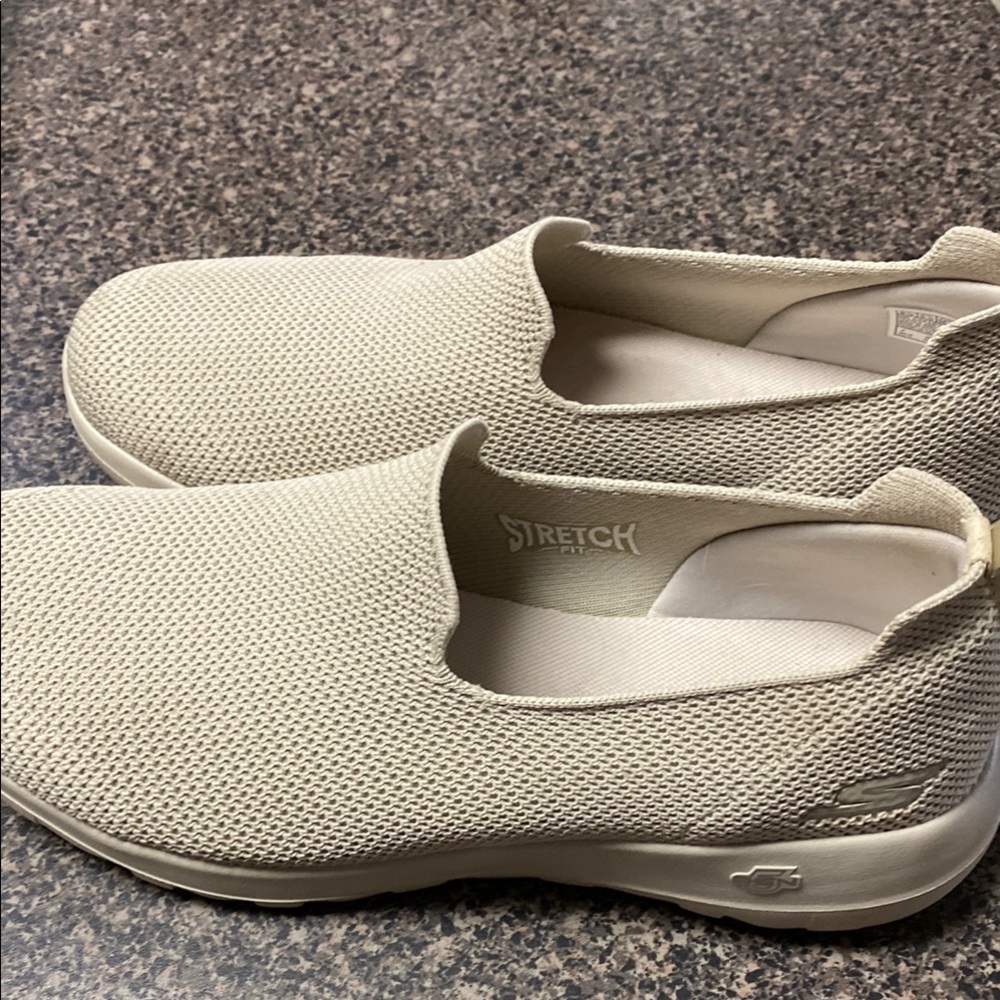 Skechers Cream Flats with Cushioned Midsole and Elastic Panels